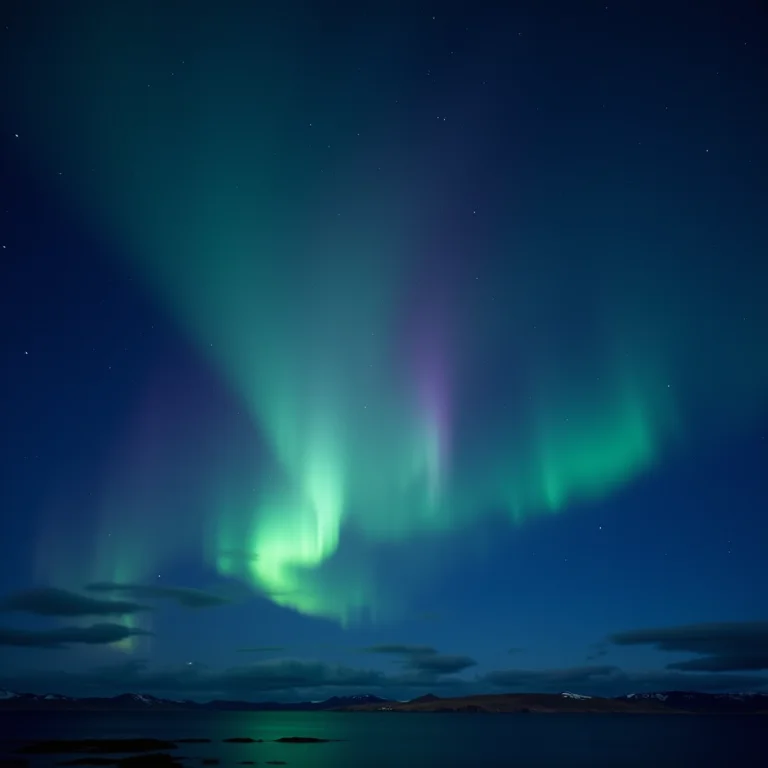Aurora Boreal dançando no céu da Islândia.