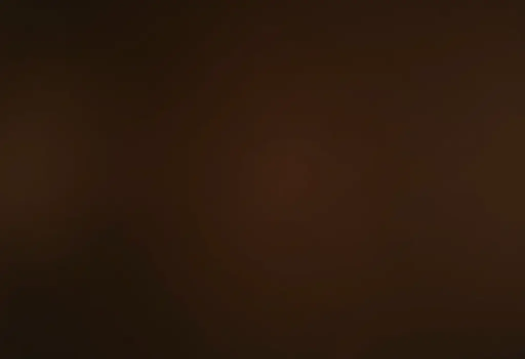 Homens diversos com diferentes cortes de cabelo e formatos de rosto.