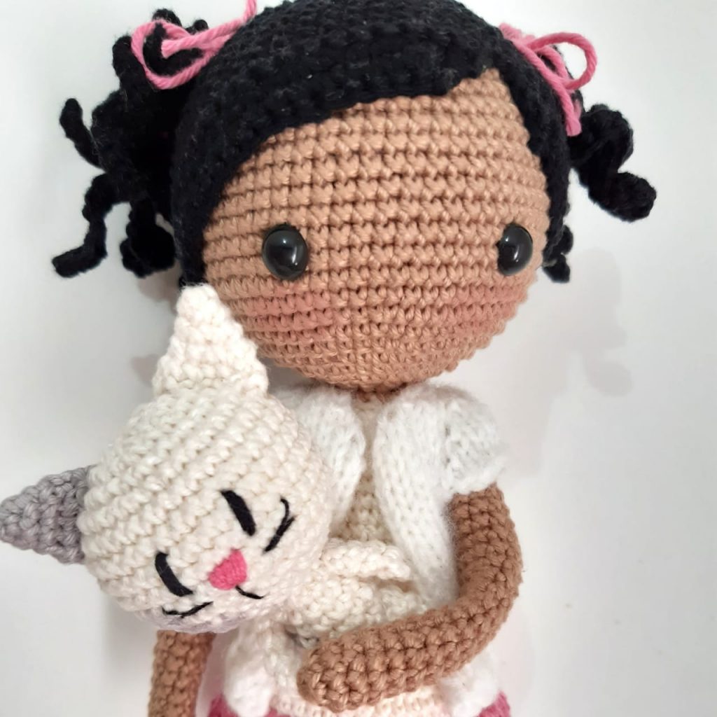 Amigurumis Afetivos: Miniaturas Personalizadas que Contam Histórias - ideia