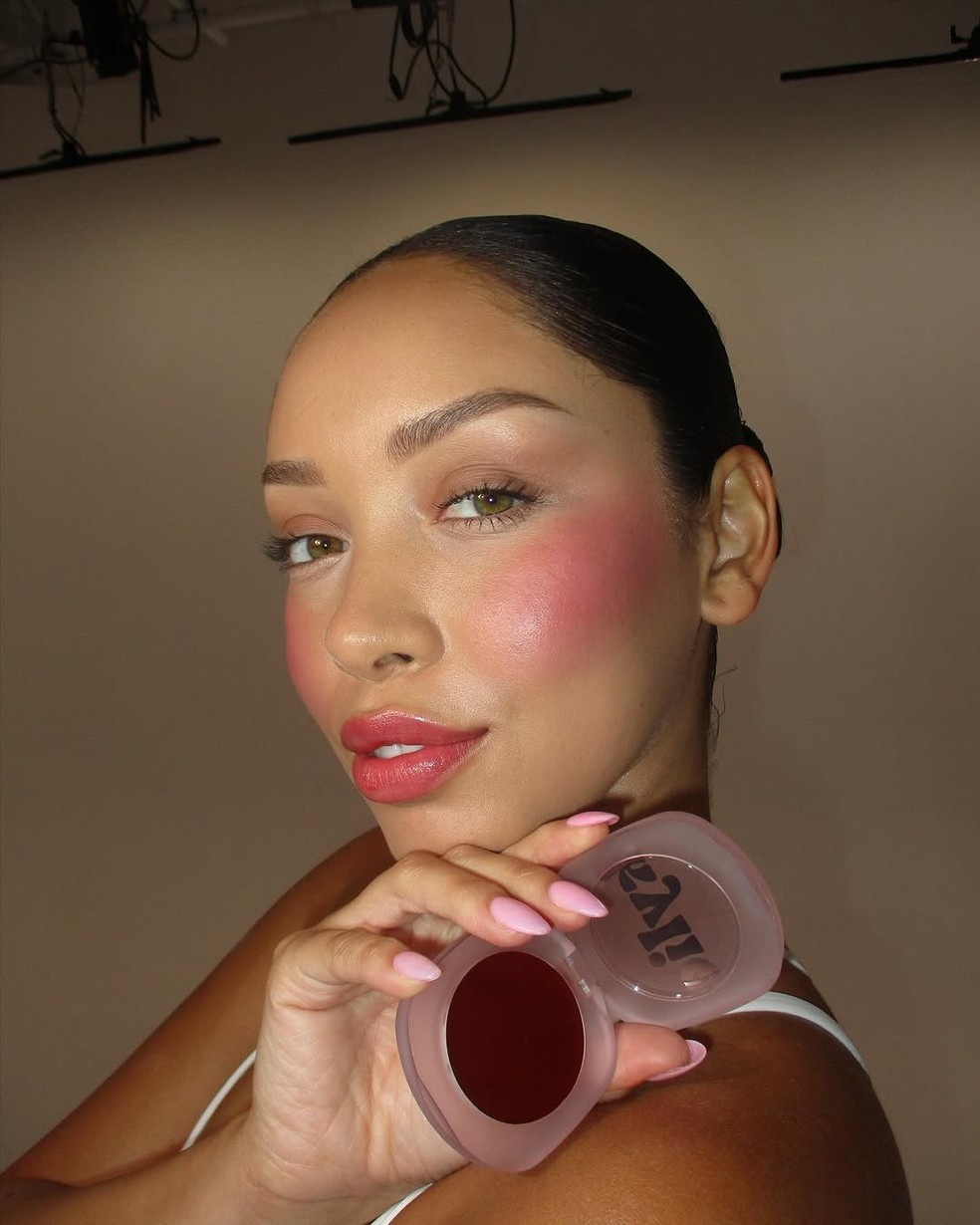 Proteção Solar e Cor: Blush Cremoso com FPS para Cuidar da Pele Enquanto Embeleza - inspiração 1