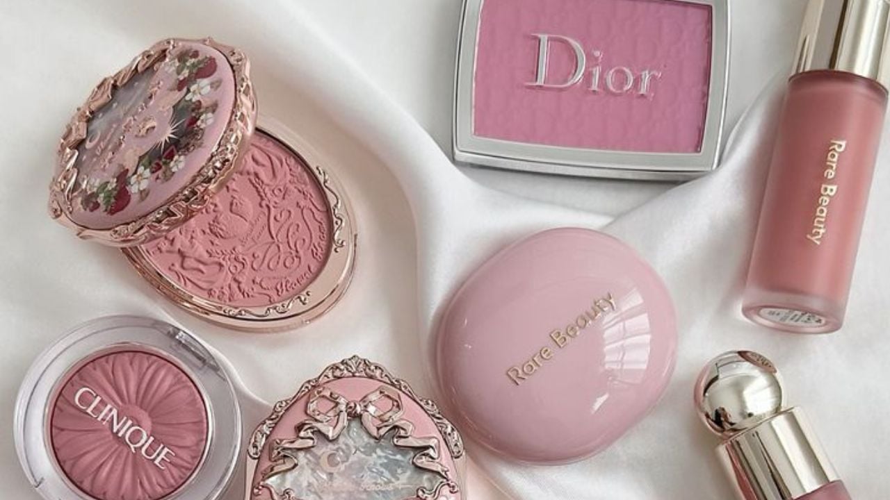 Blush em Pó com Brilho para um Toque Glamouroso - detalhe