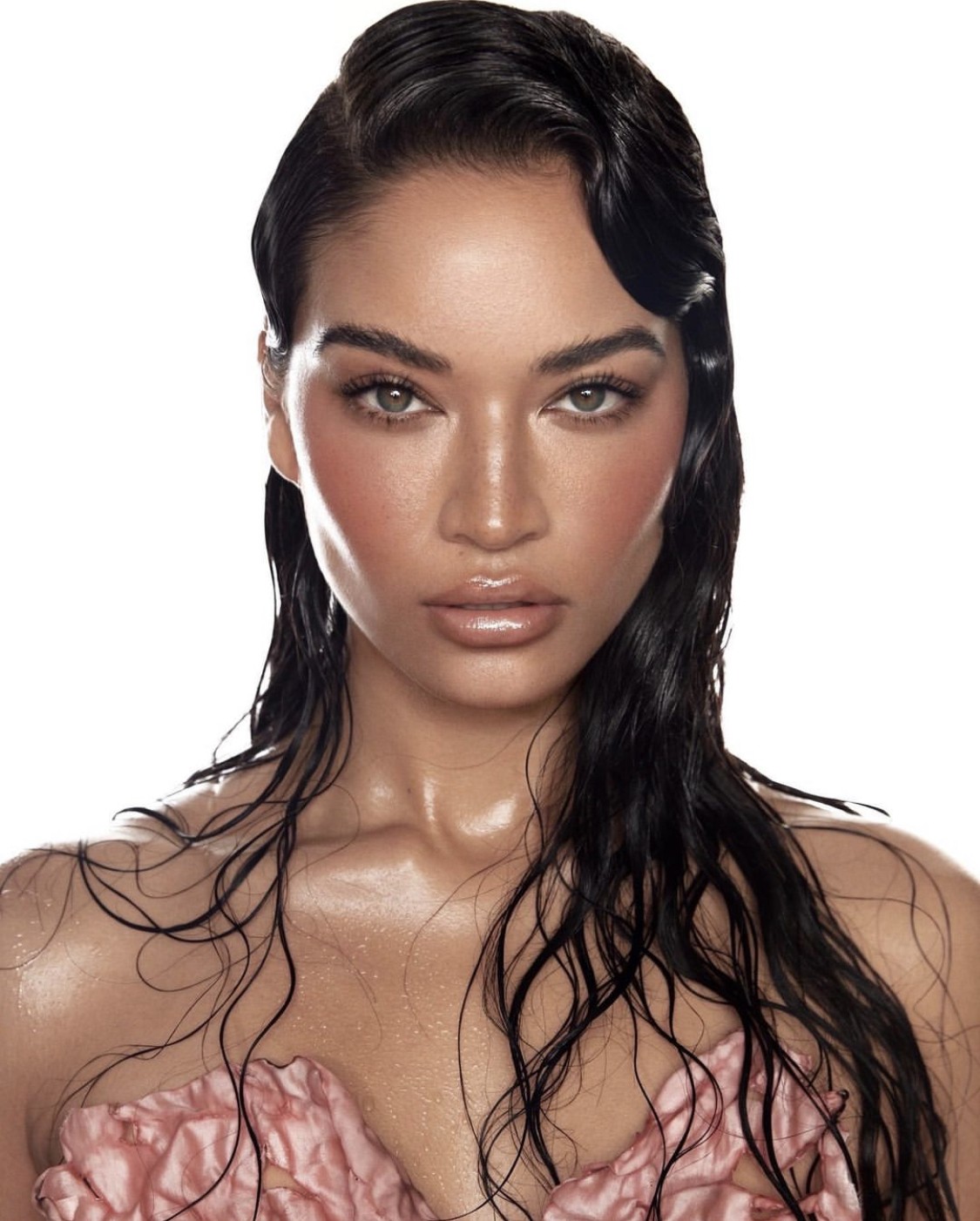 Iluminador Rosé: Um Toque Romântico e Natural - inspiração 3