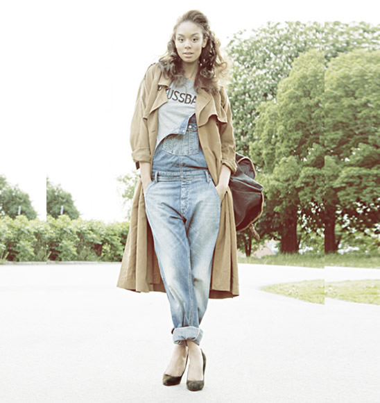 Macacão Jeans e Lenço: Charme Extra Para Seu Look - inspiração 1