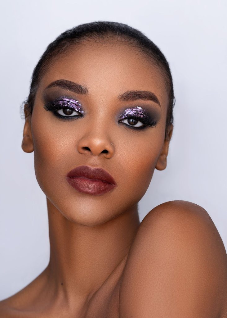 Olhos Esfumados Clássicos com Toque de Mistério - detalhe