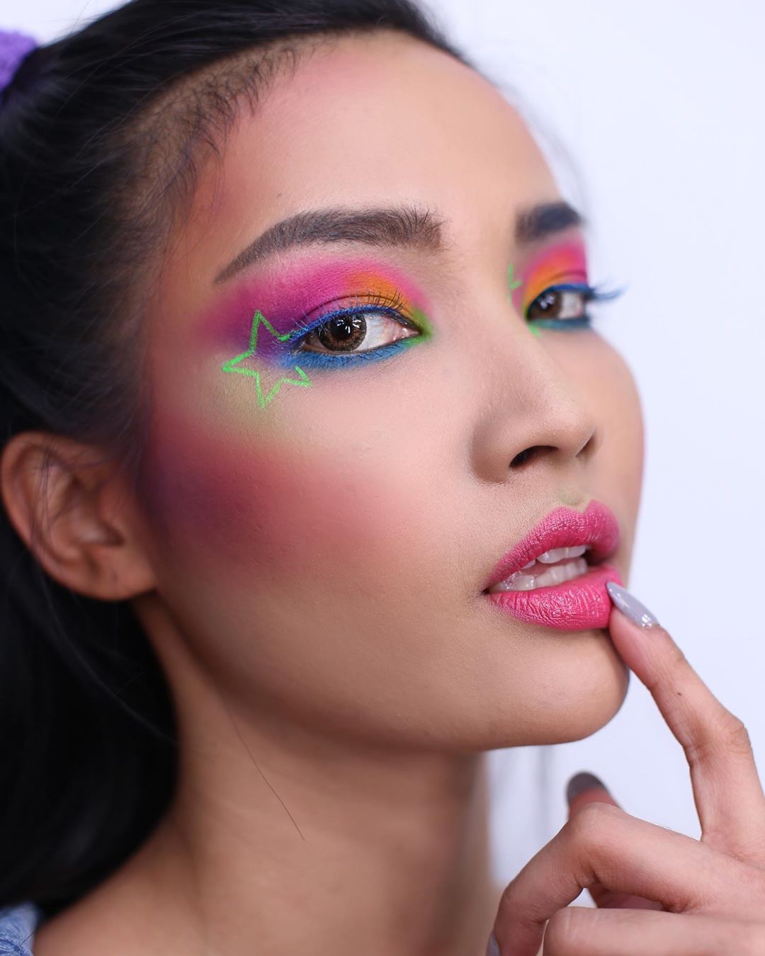 Delineado Gráfico Neon: Ouse com Cores Vibrantes - inspiração