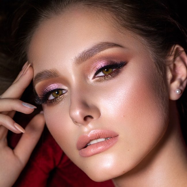 Pele Iluminada e Contorno Marcado: Esculpa Sua Beleza - detalhe