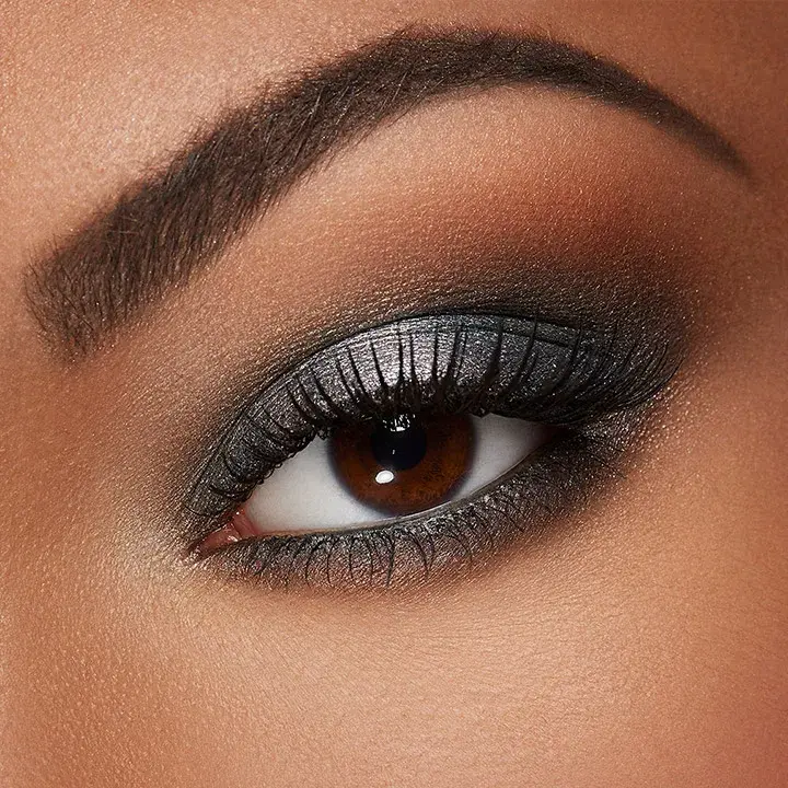 Frescor e Leveza: Olhos Castanhos com Sombra Pêssego e Dourado Rosê - inspiração 2