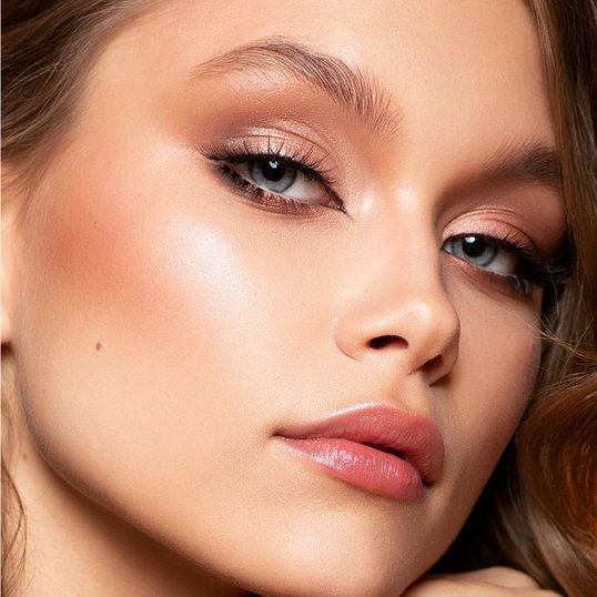 Toque de Ouro: Iluminando Olhos Castanhos com Dourado - inspiração 1