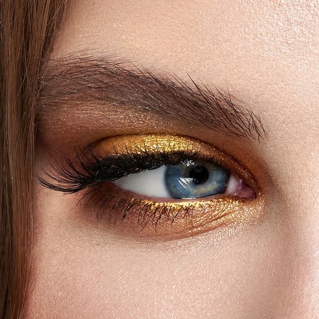 Sutileza Sofisticada: Olhos Castanhos com Maquiagem Nude - inspiração 2