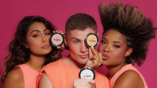 Em Pele Madura: Suavizando Linhas e Textura Para um Rejuvenescimento Instantâneo - detalhe