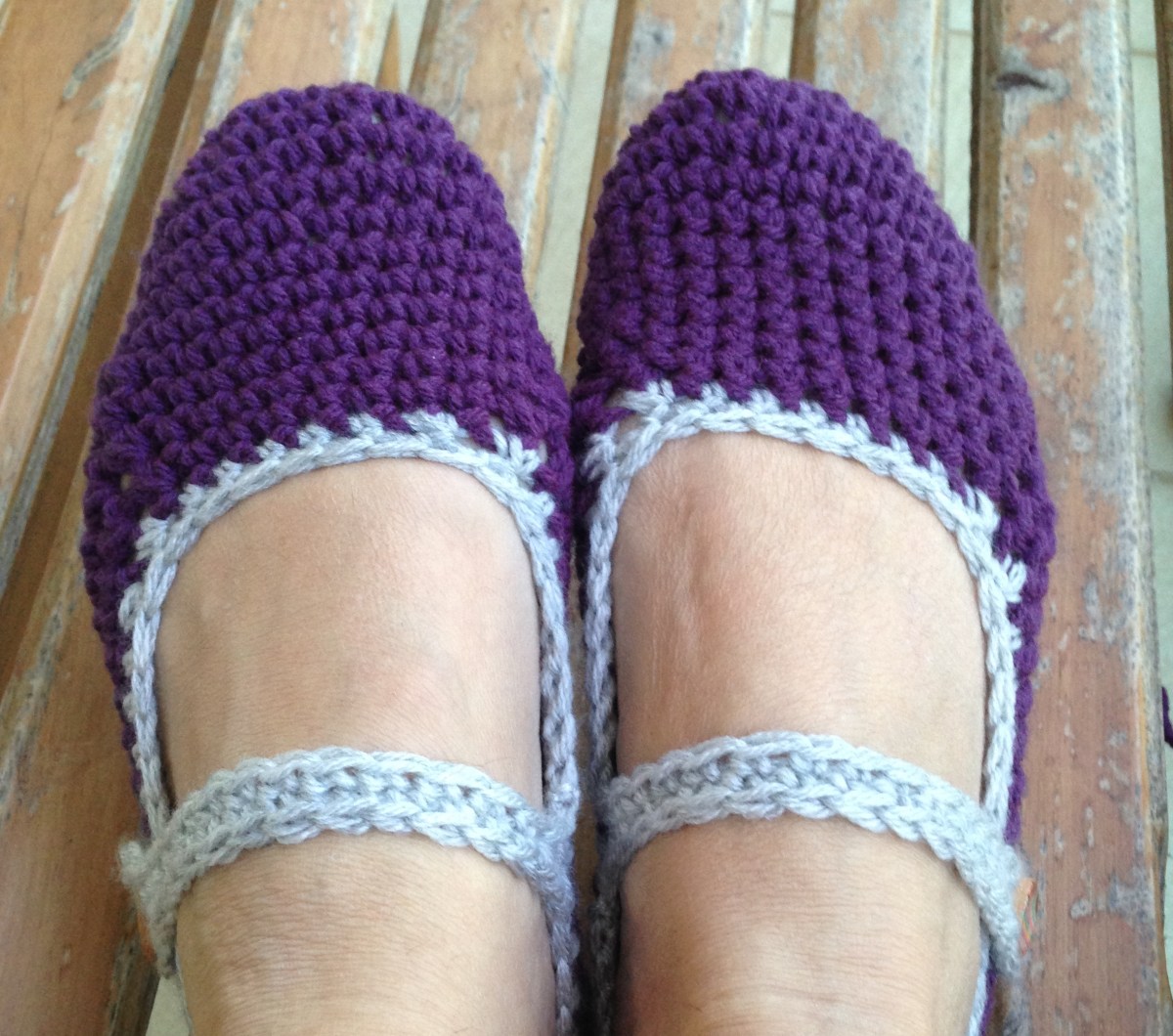 Sapatilhas com Aplicações de Crochê: Um Toque Artesanal e Romântico - detalhe