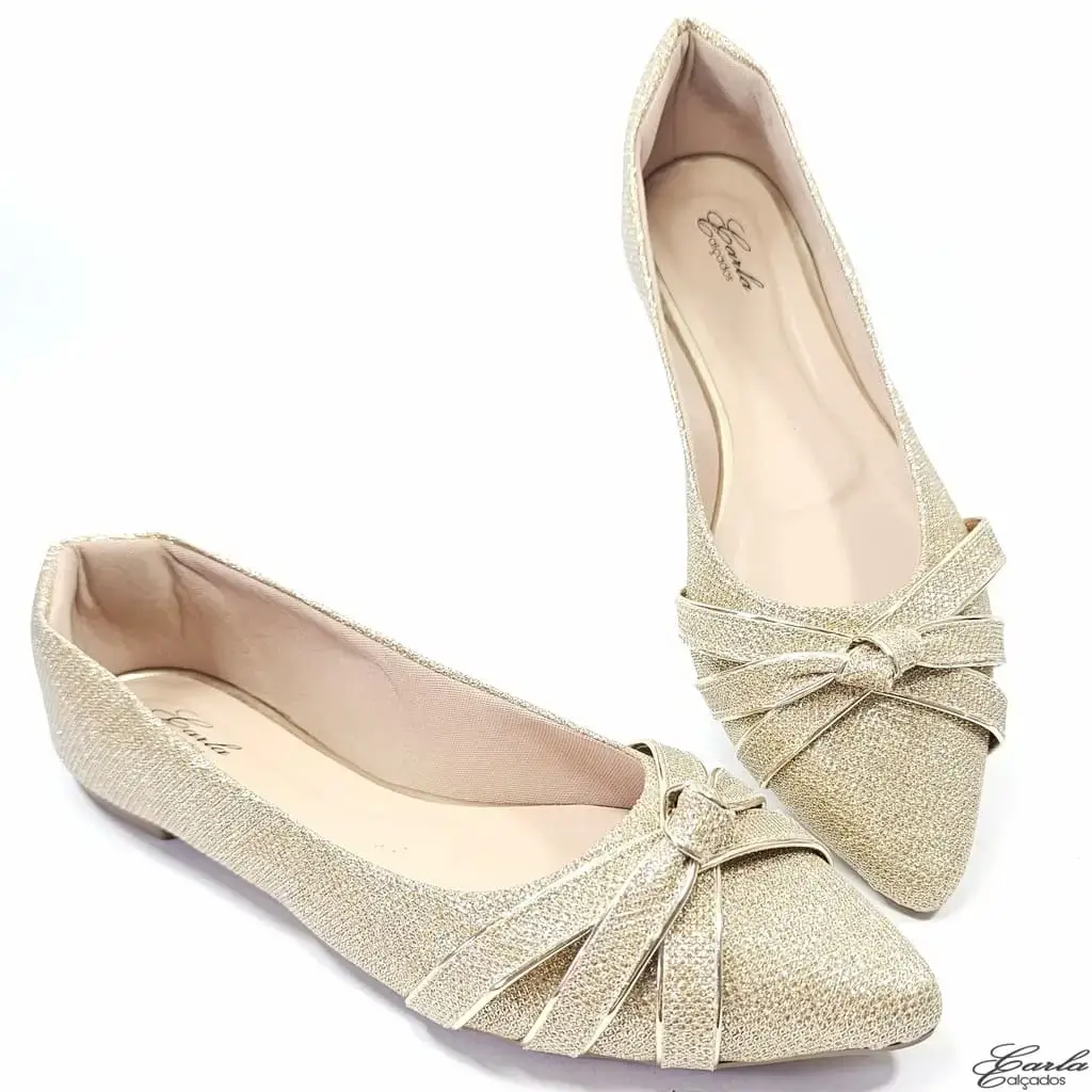 Sapatilhas Metalizadas: Brilho e Glamour para Ocasiões Especiais - inspiração