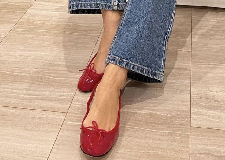 Sapatilhas com Amarração: Estilo Bailarina Moderno e Confortável - inspiração