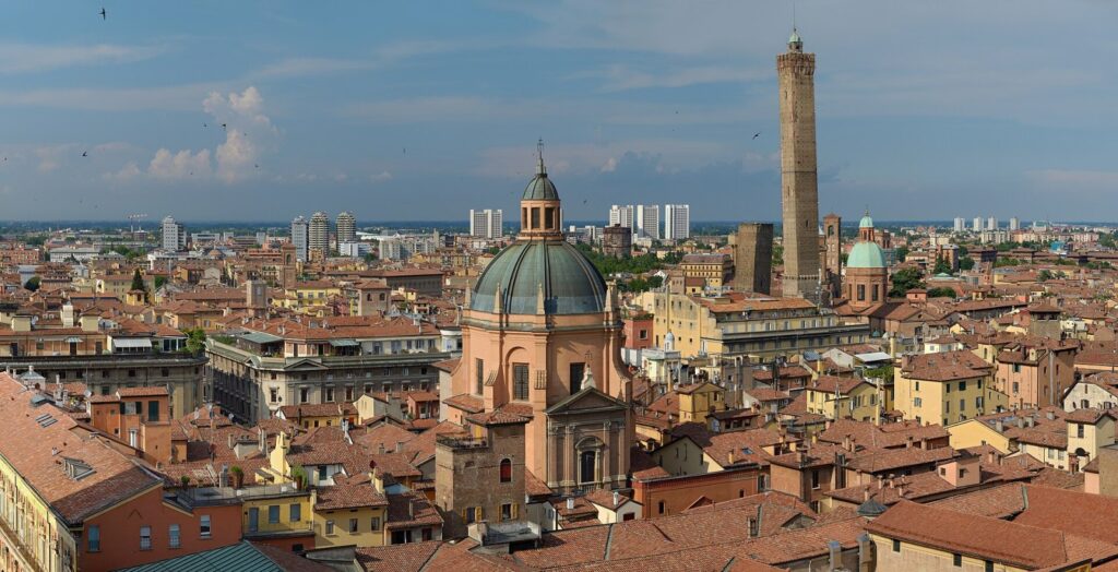 Bolonha além da Piazza Maggiore: torres, canais e mercados para conhecer Bolonha