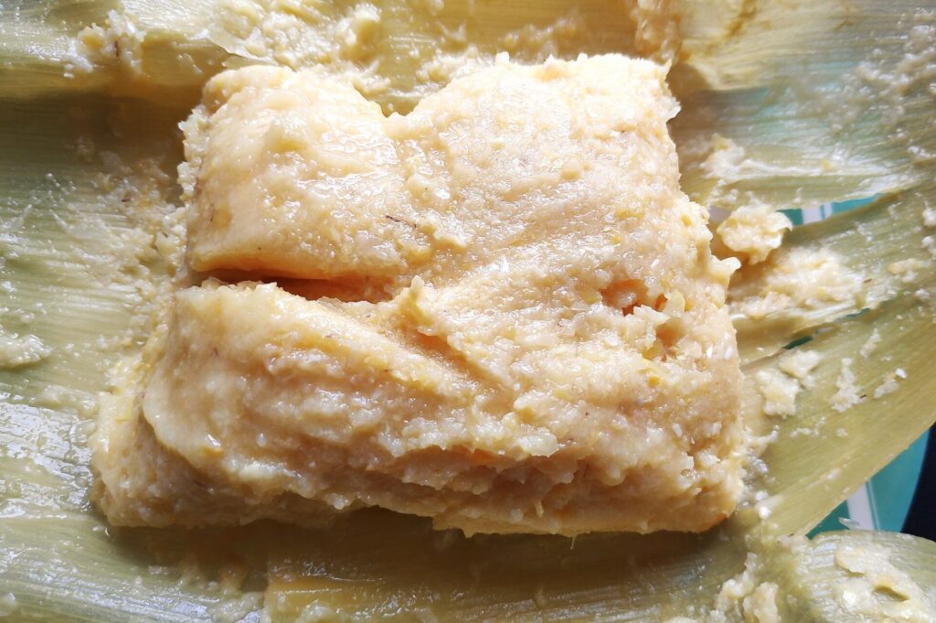 Pratos do Brasil: do arroz com feijão aos típicos de cada região A pamonha (corn cake), from a street stall of "Cantinho da Pamonha", Belo Horizonte, MG, Brazil