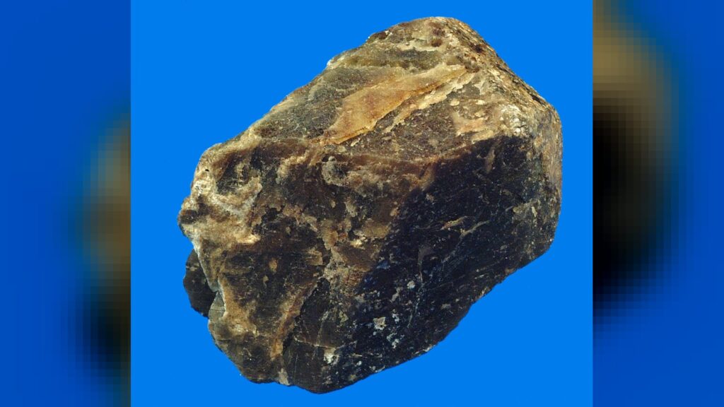 Pedra Hume: O Segredo Natural que Resolve 7 Problemas da Pele Corundum, Al2O3 (aluminum oxide), is the second hardest natural mineral known to science. The hardest mineral, diamond is still four times harder than