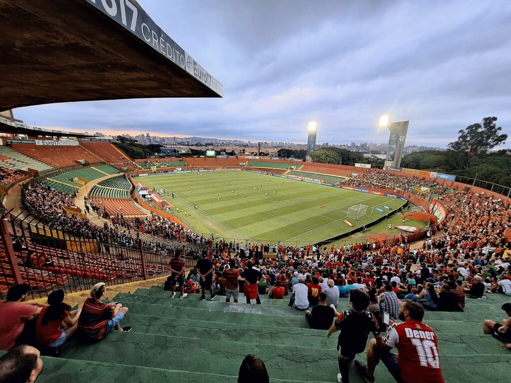 Flamengo e São Paulo avançam à final do torneio feminino sub-20 Estádio do Canindé