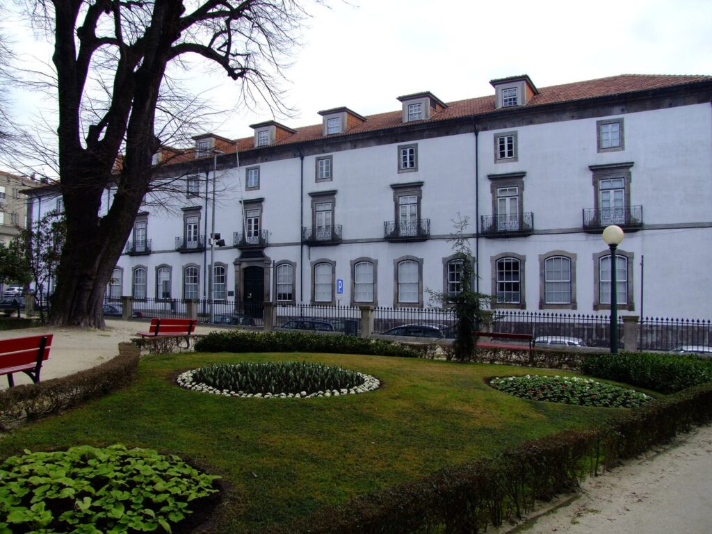 Manuscrito português reúne 122 palavras do malaiala usadas na costa de Kerala Biblioteca Pública Municipal do Porto