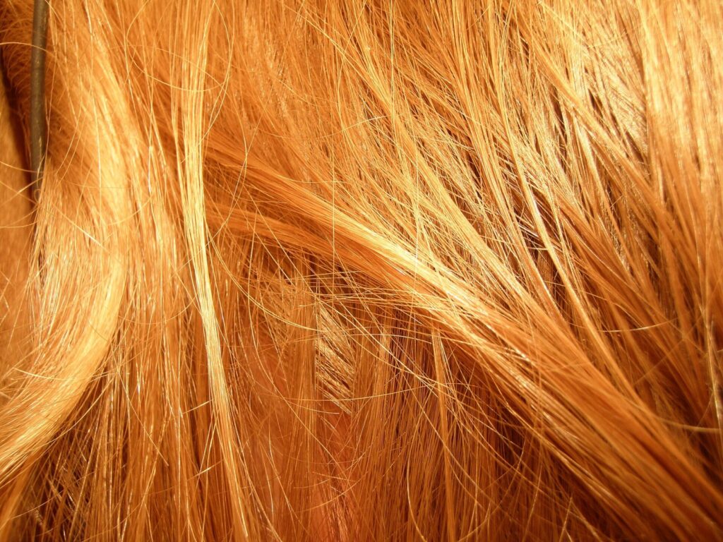 Três cuidados ajudam a reduzir o frizz e alinhar o cabelo sem chapinha
