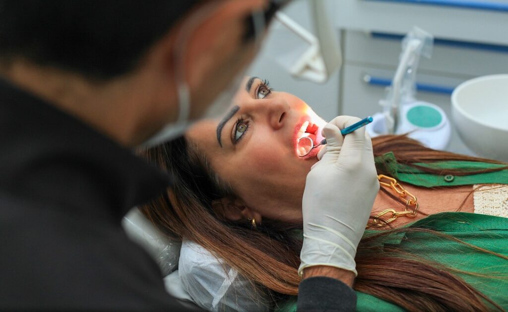 O dente trincou. E agora? Nem sempre a extração é a única saída